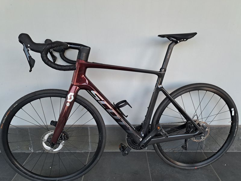 Použité Scott Addict E Ride 10 2023 Road & Gravel — obrázek 1 z 4