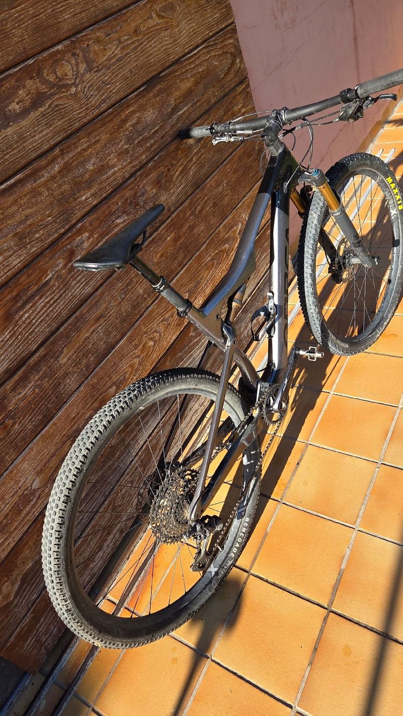 Orbea OIZ M10 2021 2021 Mountainbike usato, Nero — immagine 6 di 6