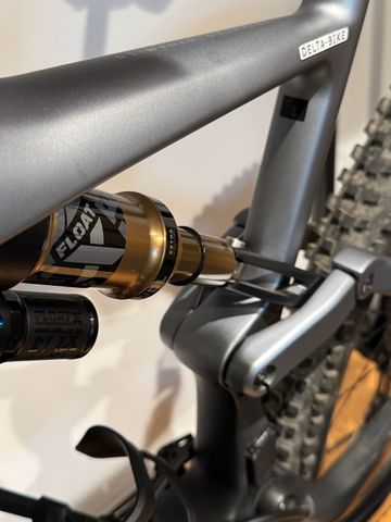 Tweedehands Orbea RISE M-TEAM 2024 Mountainbike — afbeelding 4 van 4