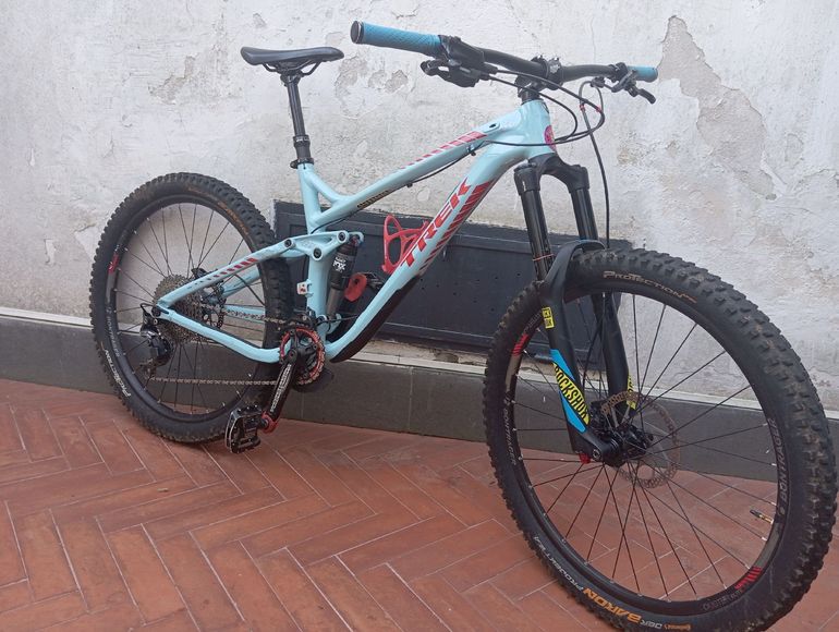 Used Trek Remedy 7 27.5 2016 2016 Mountainbike, Blu — image 1 of 8