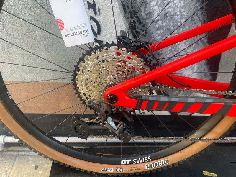 Used BMC Fourstroke AMP LT TWO 2023 2023 Mountainbike, Red, 29 — image 6 of 8