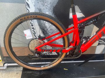 Used BMC Fourstroke AMP LT TWO 2023 2023 Mountainbike, Red, 29 — image 2 of 8