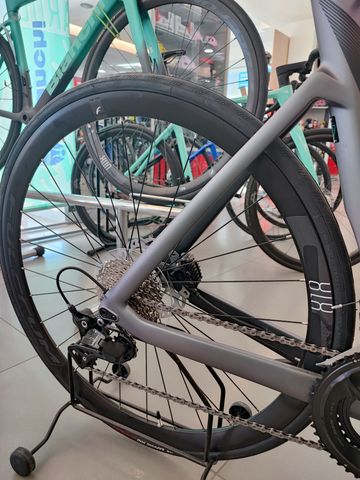 Używany Bianchi Oltre Shimano 105 2025 Road & Gravel — zdjęcie 2 z 5