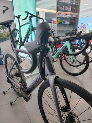 Używany Bianchi Oltre Shimano 105 2025 Road & Gravel — zdjęcie 4 z 5
