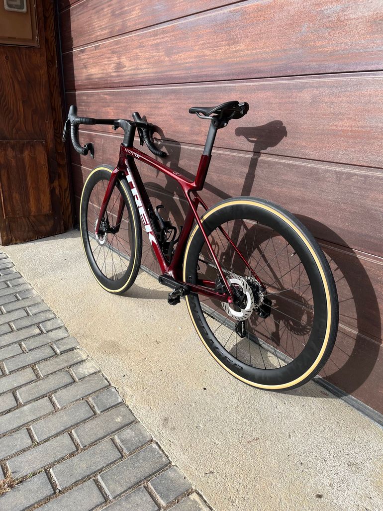 Used Trek Madone SLR 7 Gen 8 2025 Road & Gravel, Rot — image 6 of 14