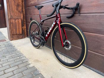 Used Trek Madone SLR 7 Gen 8 2025 Road & Gravel, Rot — image 14 of 14