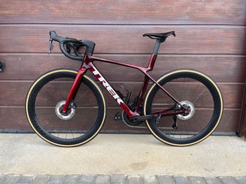 Used Trek Madone SLR 7 Gen 8 2025 Road & Gravel, Rot — image 2 of 14