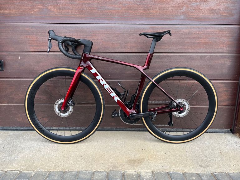 Used Trek Madone SLR 7 Gen 8 2025 Road & Gravel, Rot — image 2 of 14