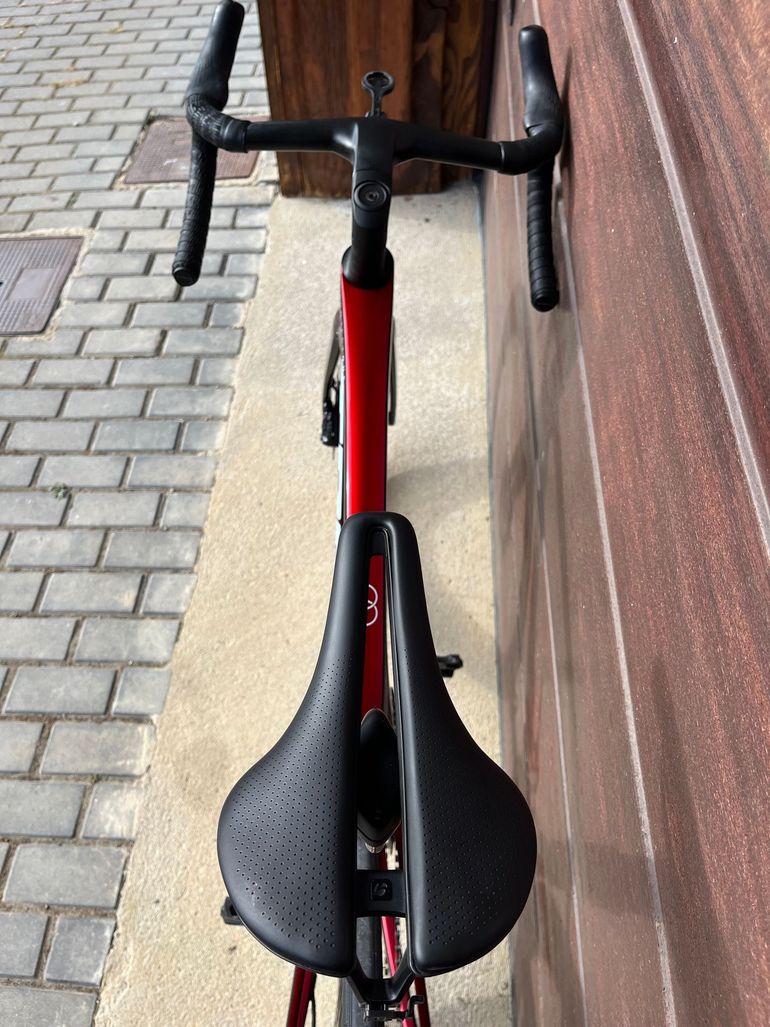 Used Trek Madone SLR 7 Gen 8 2025 Road & Gravel, Rot — image 10 of 14