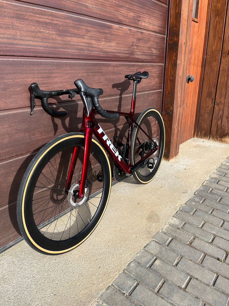 Used Trek Madone SLR 7 Gen 8 2025 Road & Gravel, Rot — image 5 of 14