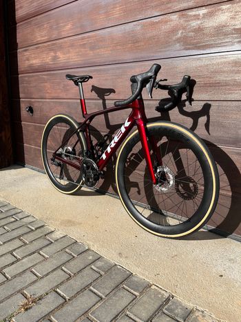 Used Trek Madone SLR 7 Gen 8 2025 Road & Gravel, Rot — image 11 of 14