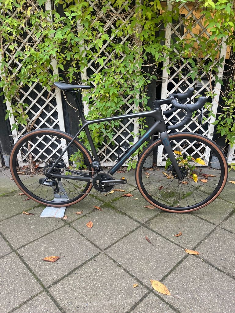 Used Scott Addict SE 2021 2021 Road & Gravel, Black — image 1 of 7