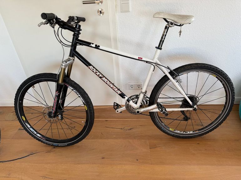 Used Rocky Mountain Blizzard 2003 Mountainbike, White — image 1 of 11