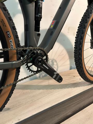 Used Cube Stereo One22 TM 2023 Mountainbike, Green — image 12 of 14