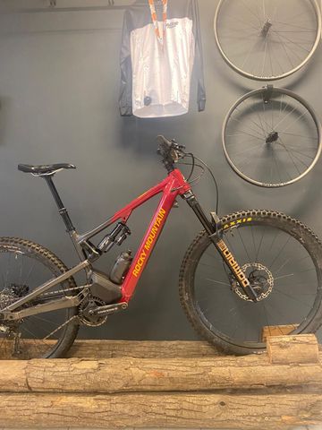 Rocky Mountain Powerplay 2022 MTB usato