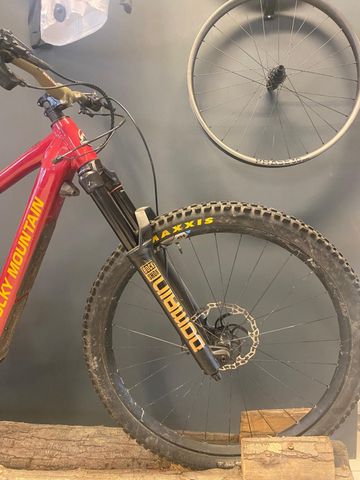Used Rocky Mountain Powerplay 2022 Mountainbike, Red — image 2 of 13