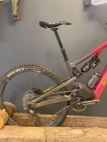 Used Rocky Mountain Powerplay 2022 Mountainbike, Red — image 3 of 13