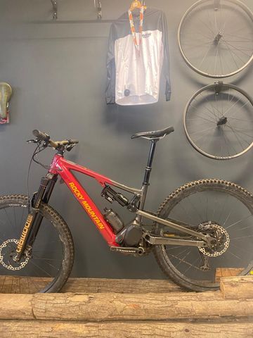 Used Rocky Mountain Powerplay 2022 Mountainbike, Red — image 6 of 13