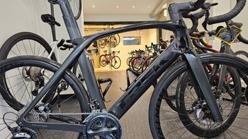 Brugt Trek Madone SLR 6 Disc 2019 2019 Road & Gravel — billede 2 af 15