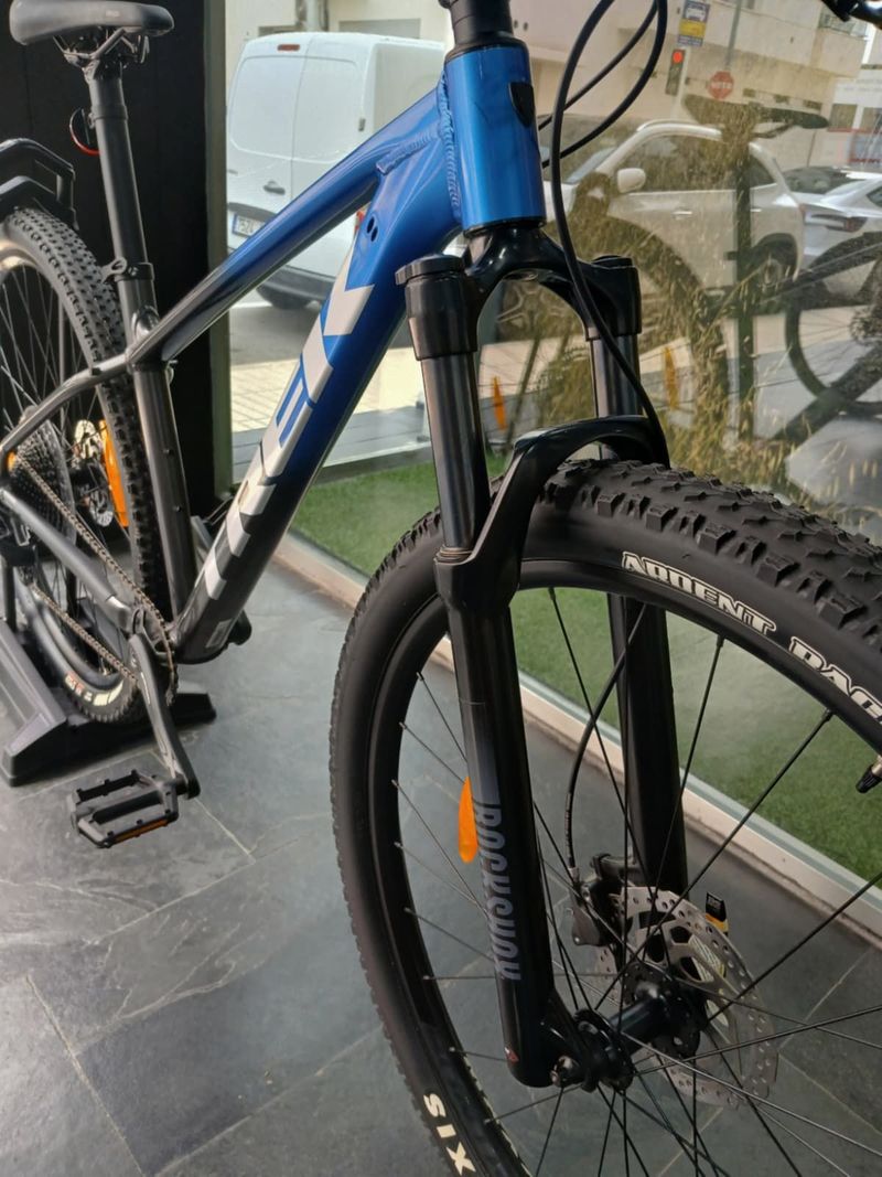 Trek Marlin 8 2022 Mountainbike usato, Blu — immagine 3 di 4
