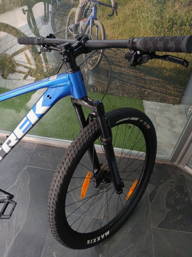 Trek Marlin 8 2022 Mountainbike usato, Blu — immagine 2 di 4