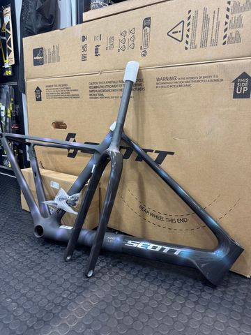 Used Scott Addict RC Ultimate 2025 Road & Gravel
