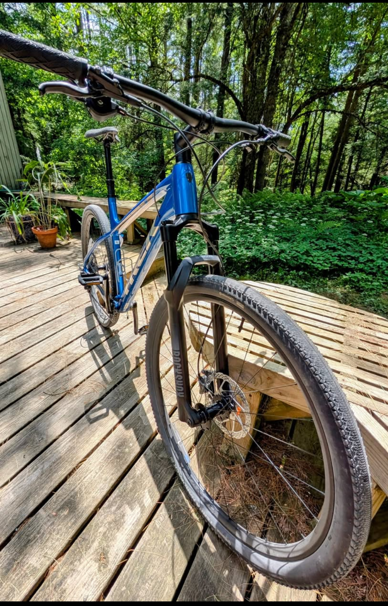Used Trek 9 2022 Mountainbike, Blue, 29 — image 3 of 10