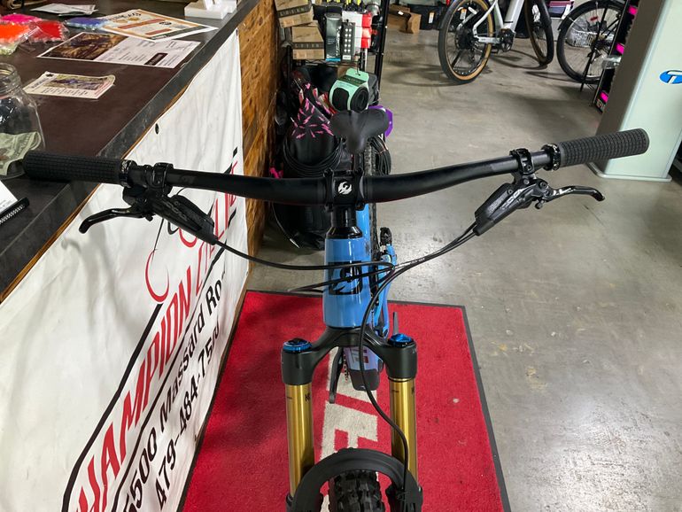 Used Pivot Switchblade Sram Eagle Transmission GX 2023 Mountainbike, Blue — image 3 of 4