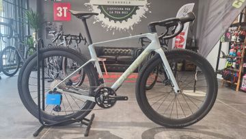 Orbea TERRA RACE FROZEN WHITE CONCRETE 2026 2026 Road & Gravel usato