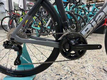 Used Bianchi OLTRE XR4 105 12V 2025 Road & Gravel, Hellgrau — image 4 of 13