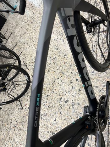 Used Bianchi OLTRE XR4 105 12V 2025 Road & Gravel, Hellgrau — image 6 of 13