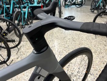 Used Bianchi OLTRE XR4 105 12V 2025 Road & Gravel, Hellgrau — image 7 of 13