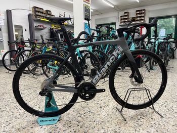 Used Bianchi OLTRE XR4 105 12V 2025 Road & Gravel