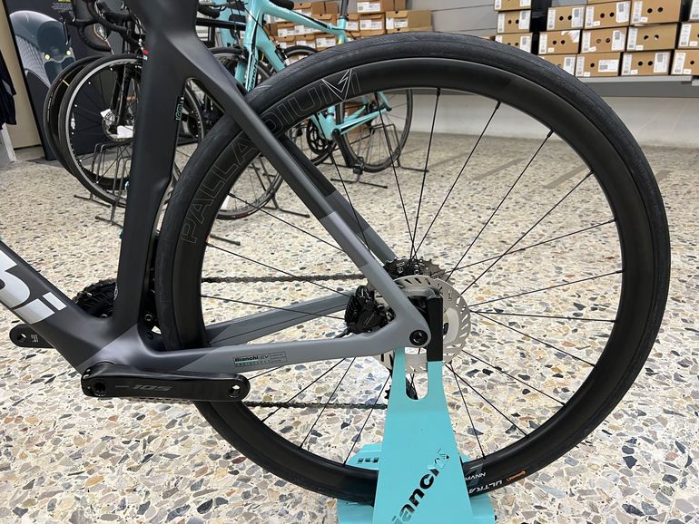 Used Bianchi OLTRE XR4 105 12V 2025 Road & Gravel, Hellgrau — image 11 of 13