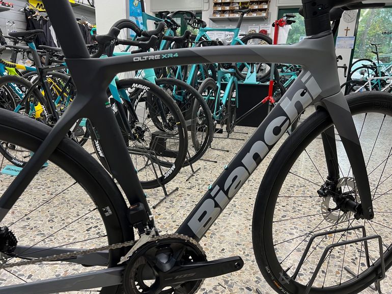 Used Bianchi OLTRE XR4 105 12V 2025 Road & Gravel, Hellgrau — image 5 of 13