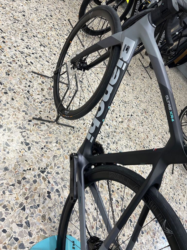 Used Bianchi OLTRE XR4 105 12V 2025 Road & Gravel, Hellgrau — image 10 of 13