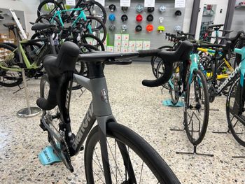 Used Bianchi OLTRE XR4 105 12V 2025 Road & Gravel, Hellgrau — image 9 of 13