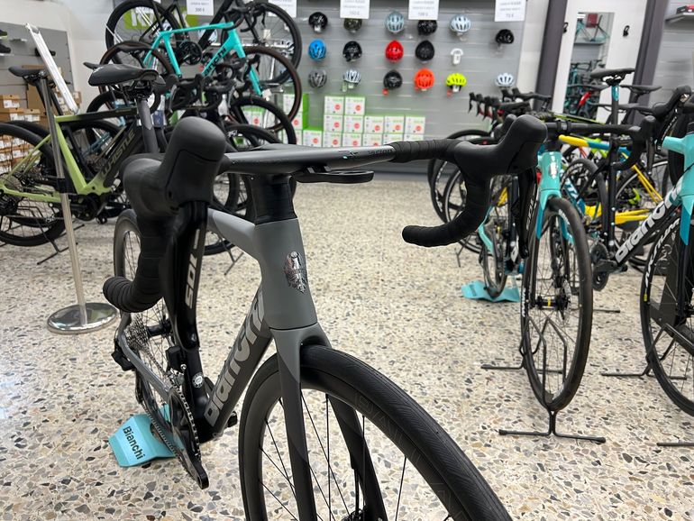 Used Bianchi OLTRE XR4 105 12V 2025 Road & Gravel, Hellgrau — image 9 of 13