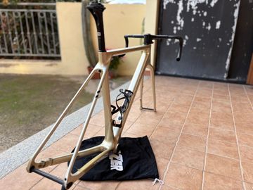 Gebrauchtes Canyon Ultimate CFR Disc Di2 2023 Frameset 2023 Road & Gravel, Hellgrau — Bild 10 von 14