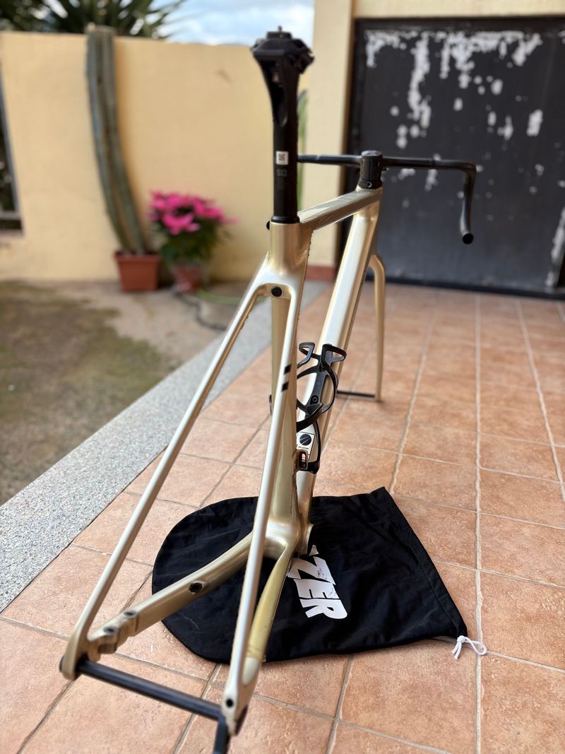 Gebrauchtes Canyon Ultimate CFR Disc Di2 2023 Frameset 2023 Road & Gravel, Hellgrau — Bild 9 von 14