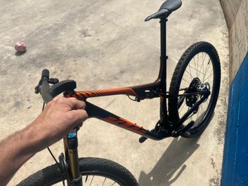 Używany KTM SCARP MT EXONIC 2023 2023 Mountainbike — zdjęcie 4 z 16