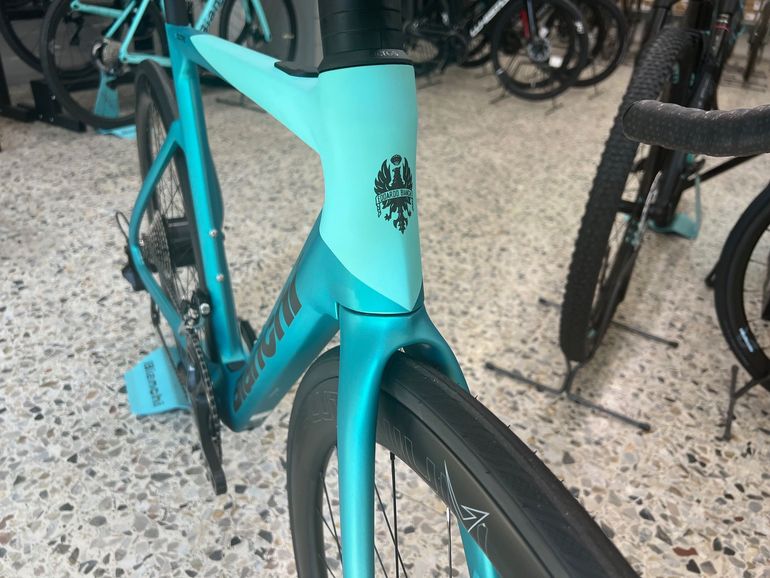 Used Bianchi E-Oltre 105 12v 2025 2025 Road & Gravel — image 8 of 11