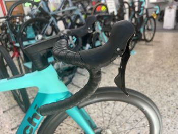 Used Bianchi E-Oltre 105 12v 2025 2025 Road & Gravel — image 10 of 11