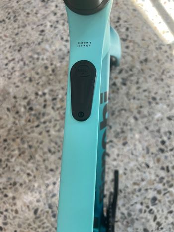 Used Bianchi E-Oltre 105 12v 2025 2025 Road & Gravel — image 6 of 11