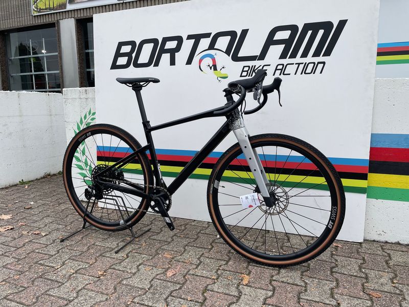 Used BMC URS THREE 2024 2024 Road & Gravel, Black — image 3 of 6