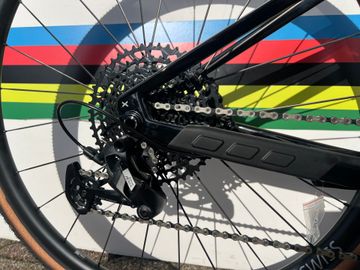 Used BMC URS THREE 2024 2024 Road & Gravel, Black — image 3 of 9