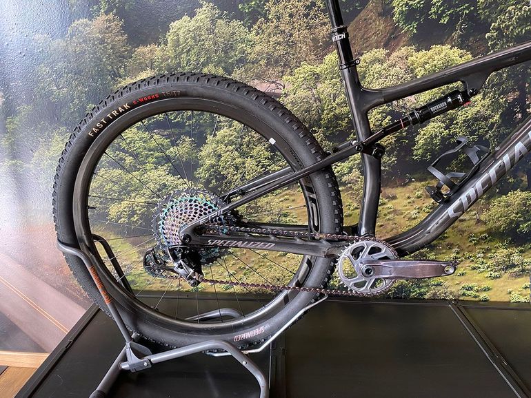 Used Specialized Epic Expert 2021 2021 Mountainbike, Black, 29 — image 2 of 6