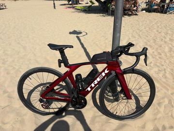 Trek Madone Shimano 105 Di2 2024 Road & Gravel usato