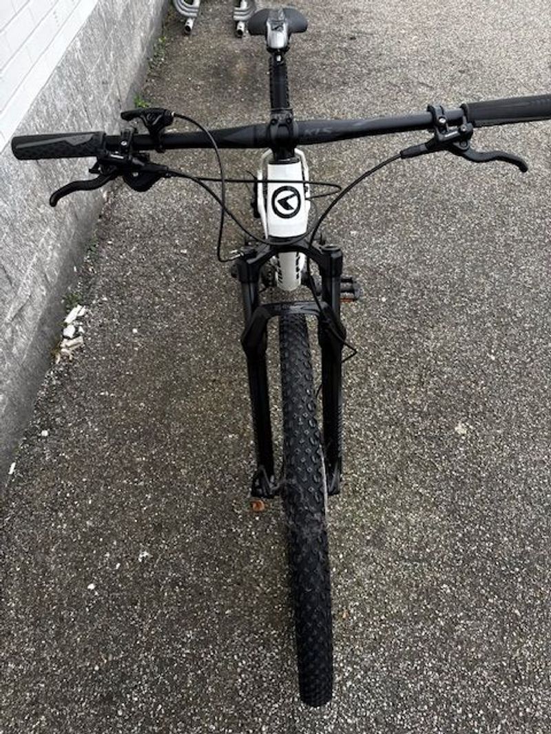 Used Kellys GATE 30 29" 2023 2023 Mountainbike, White, 29 — image 4 of 4