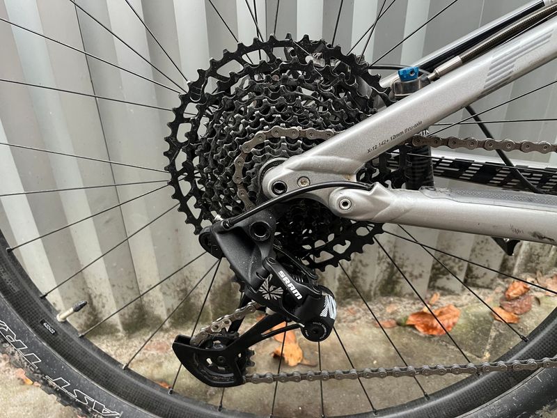 Used Specialized Epic SRAM GX Eagle 2015 Mountainbike, Light Gray — image 4 of 24